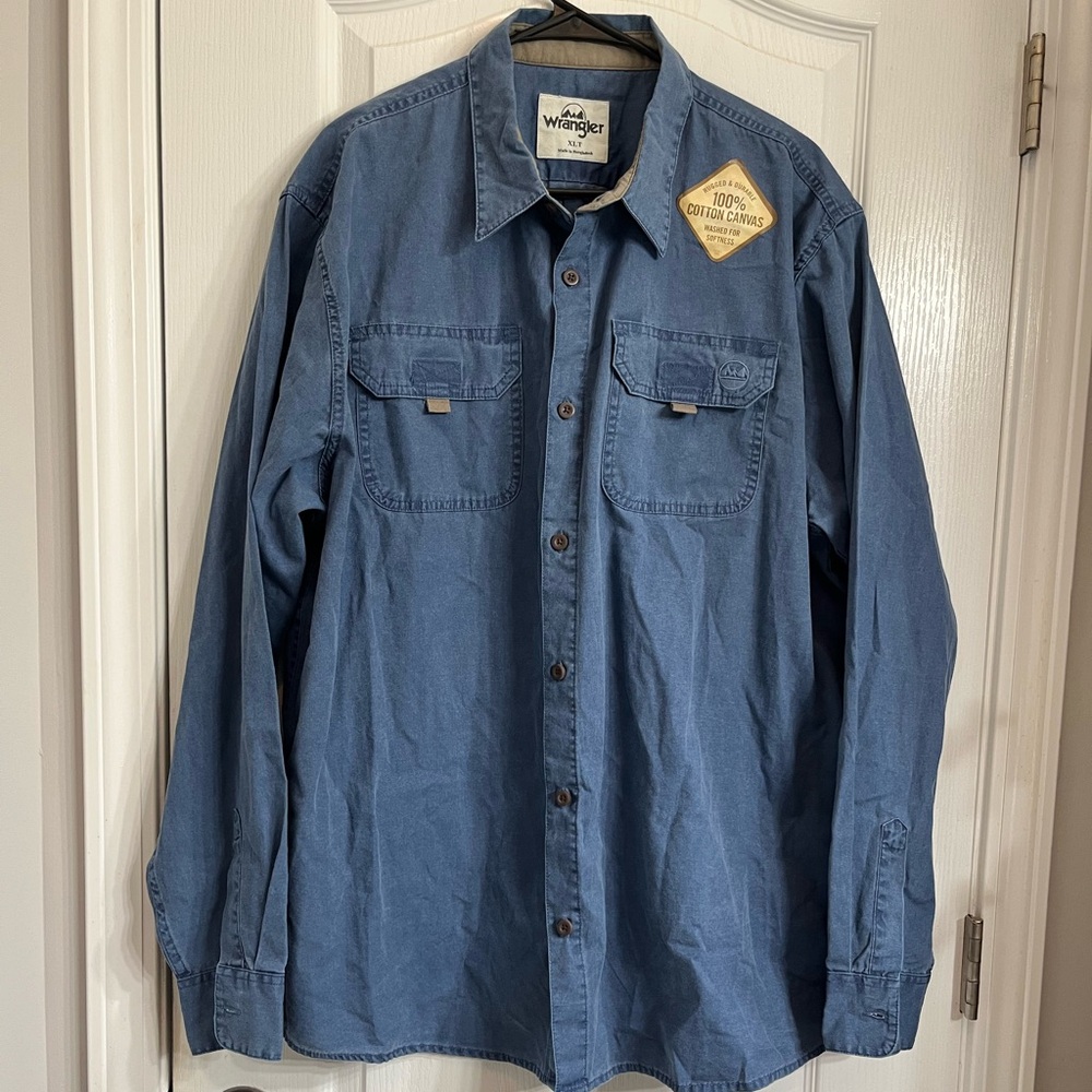 Men’s Wrangler Chambray Button-Up Top‎ NWT